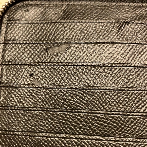 COACH SHOULDER BAG. BLACK PURSE IS CLEAN! THROWING USED WALLET IN AS EXTRA. EUC - Picture 3 of 15